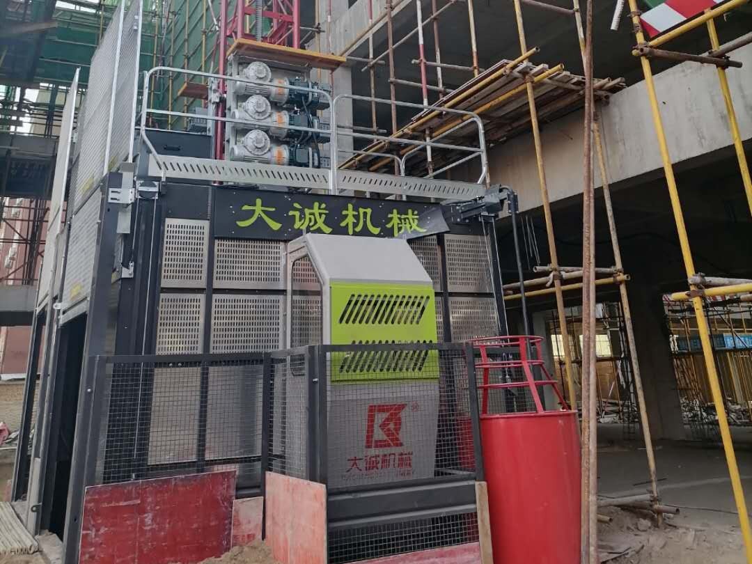 建筑施工電梯