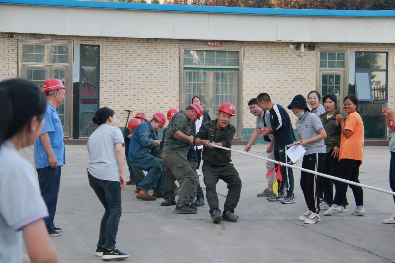 拔河比賽進行中